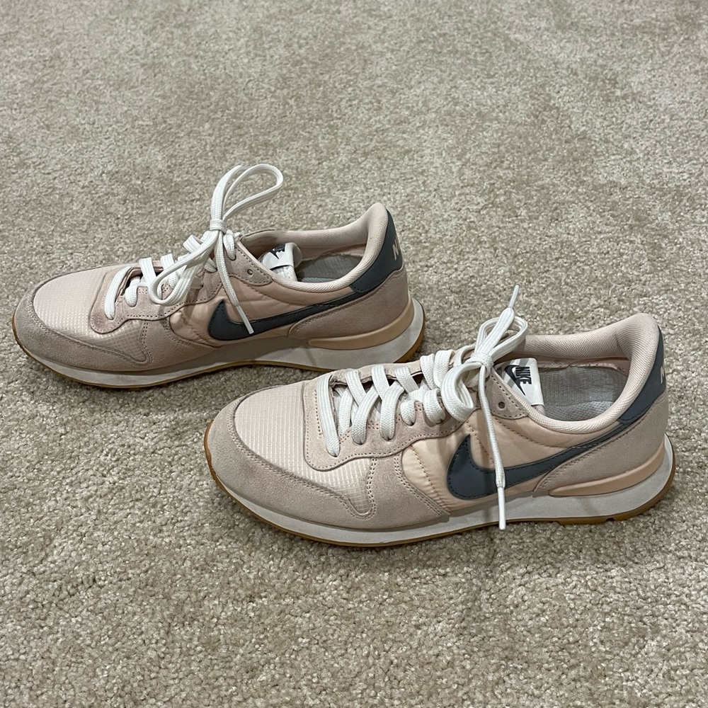Nike Internationalist Pink Sneakers